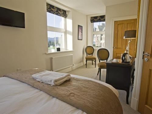 Standard Double Room image 3