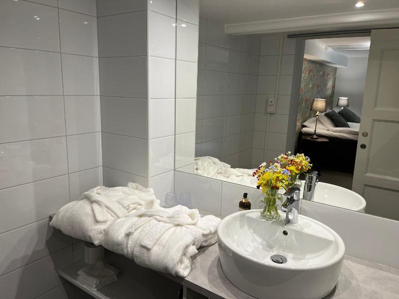 Double or Twin Room - Basement image 3