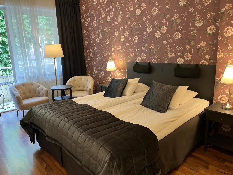 Superior Twin Room image 2