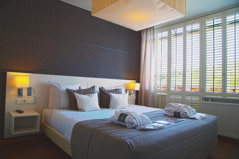 Suite with Balcony image 3