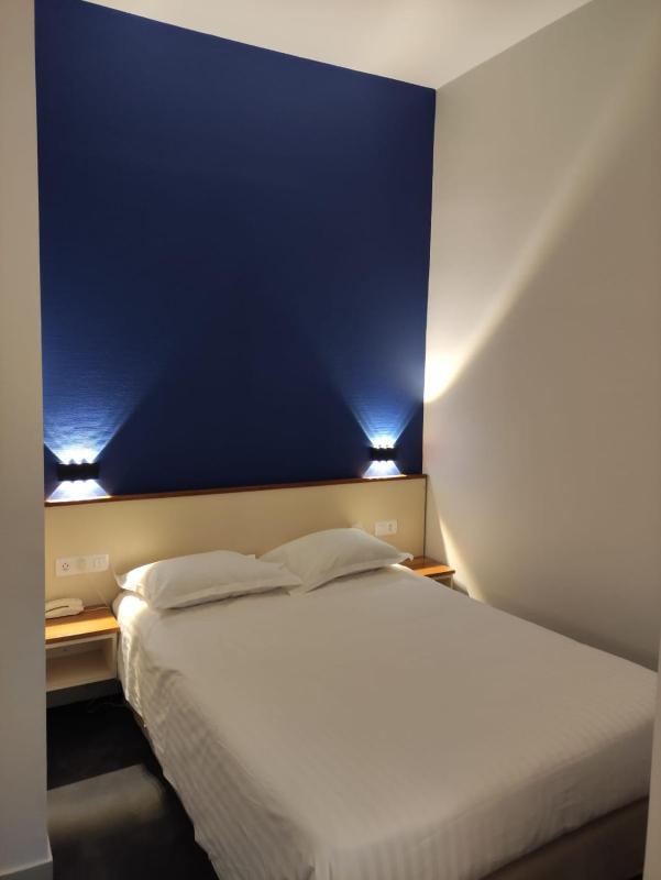 Hotel Des Lices - Angers - image 12