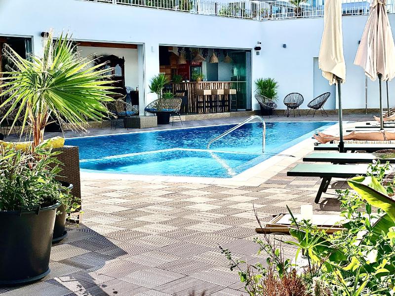 Deluxe Double Room with Balcony and Sea View image 2