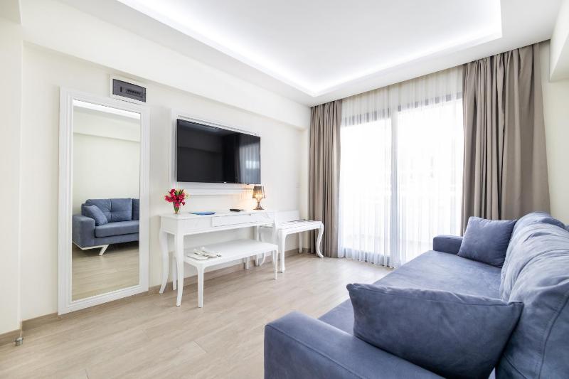 Suite with Balcony image 1