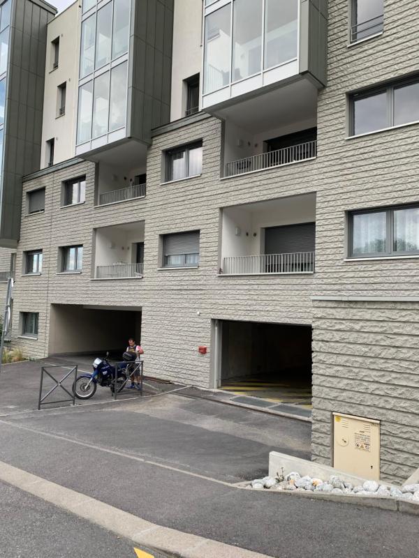 One-Bedroom Apartment image 3