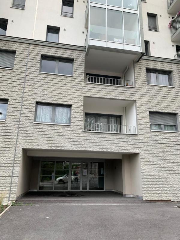 One-Bedroom Apartment image 2