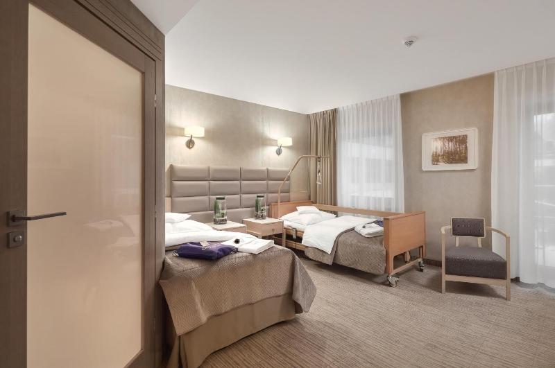 Twin Room - Disability Access image 3