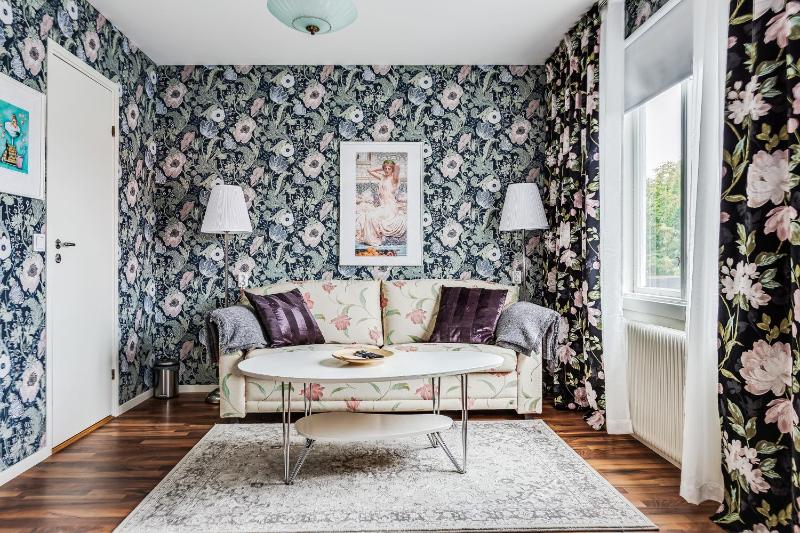 Deluxe Family Room image 4