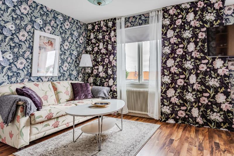 Deluxe Family Room image 3