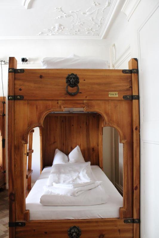 Bed in 6-Bed Mixed Dormitory Room image 3