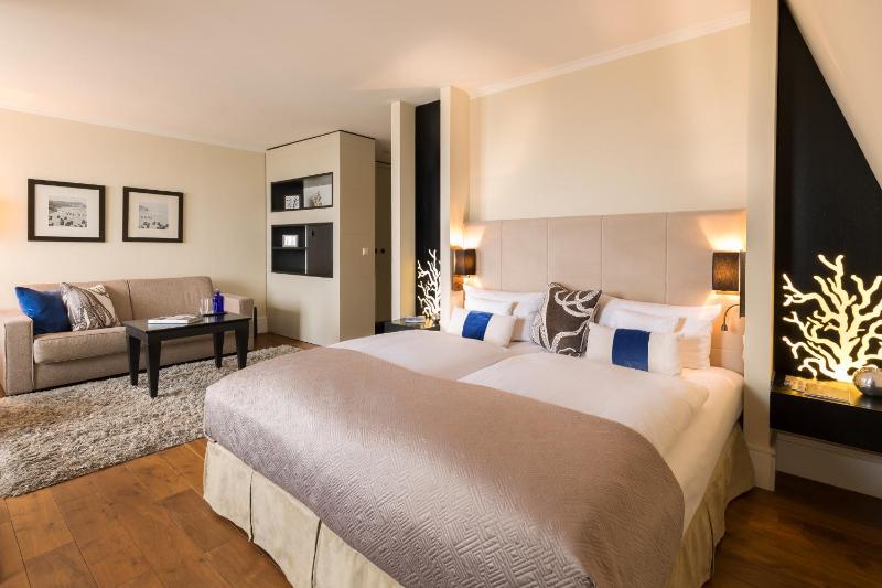 Suite with Sea View image 4