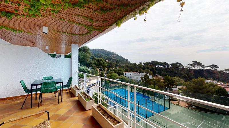Three-Bedroom Villa image 2