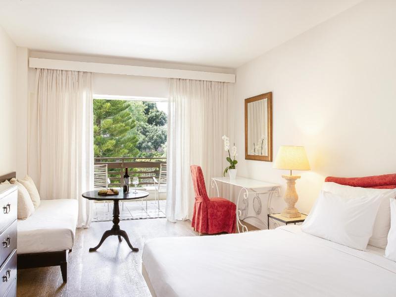 Superior Room Garden View & Private Balcony image 1