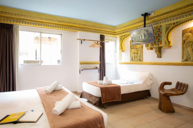Quadruple Room with Private Bathroom image 4