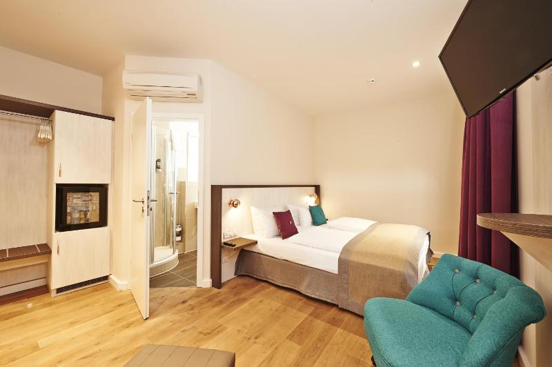 Standard Double Room image 2