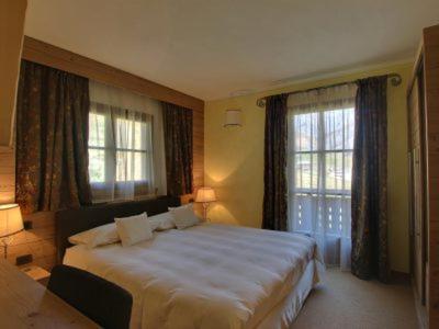 Double Room with Balcony image 4
