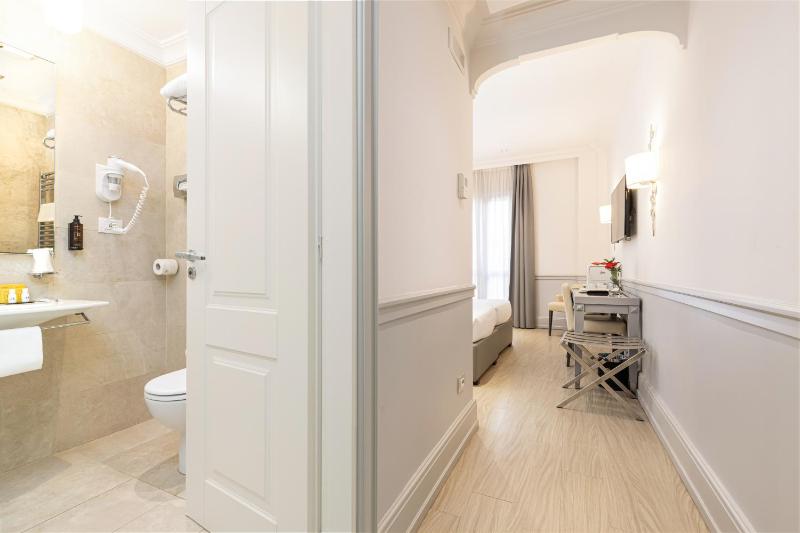 Junior Suite image 2