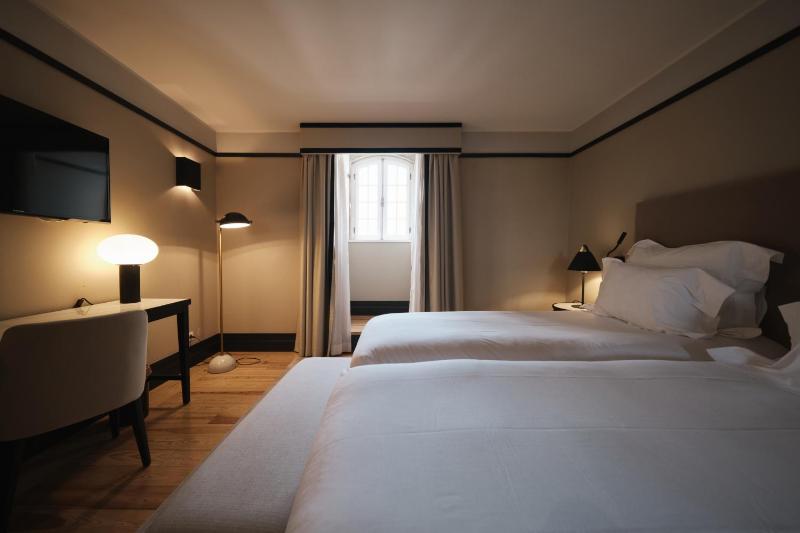 Superior Double or Twin Room image 4