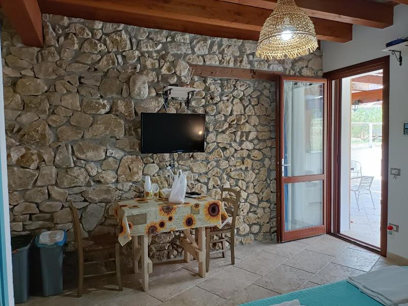 Studio Apartment image 4