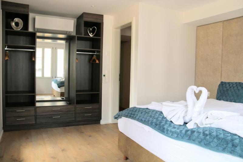 One-Bedroom Apartment image 1
