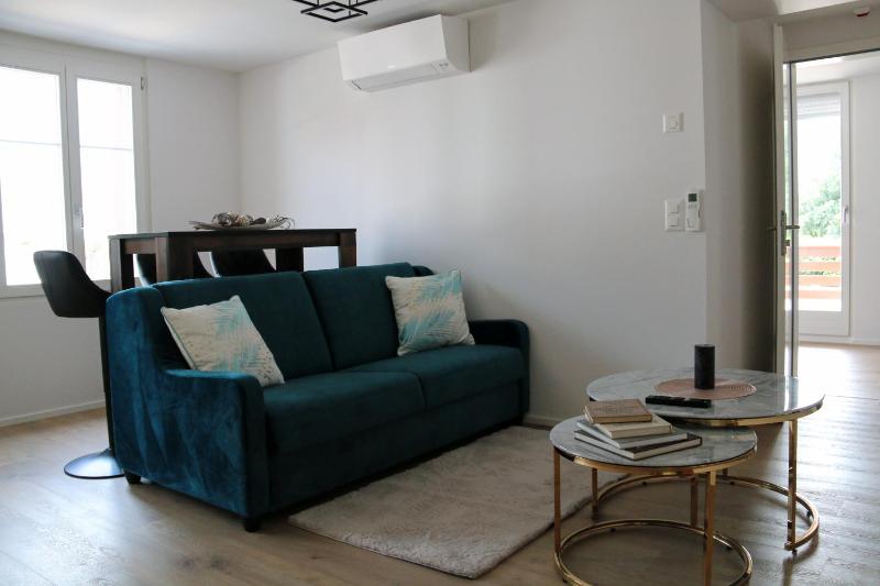 One-Bedroom Apartment image 4