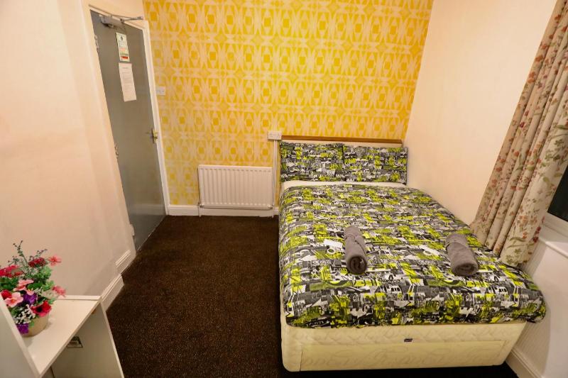 Double Room with Private Bathroom image 2