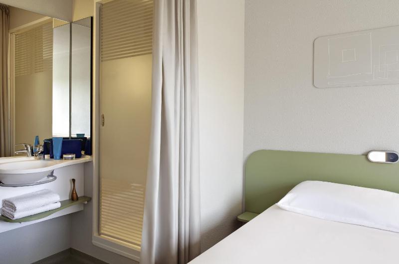 Double Room image 1