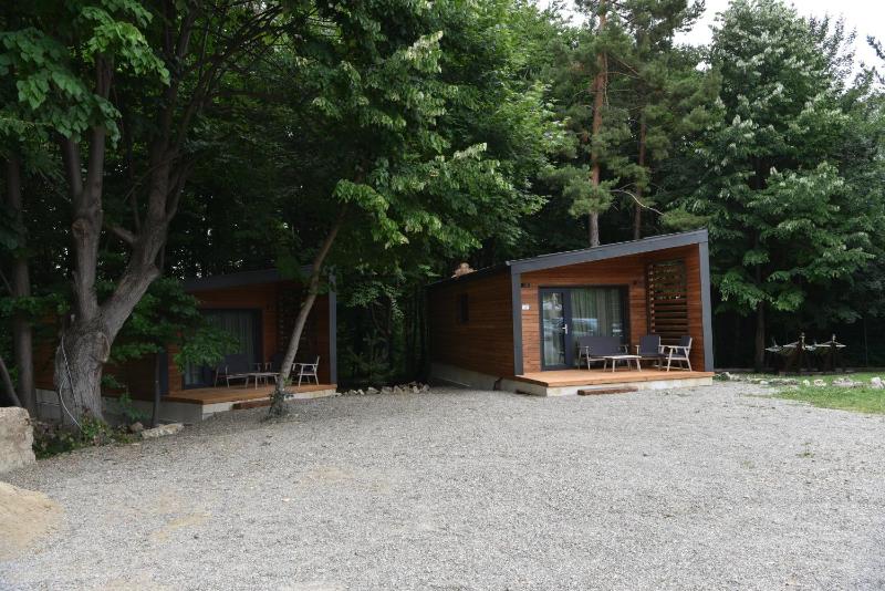 Bungalow with Garden View image 3
