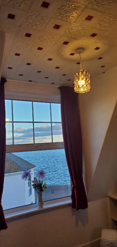 Double Room with Sea View image 4