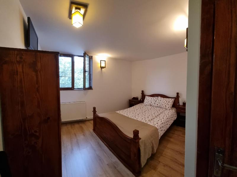 Small Double Room image 4