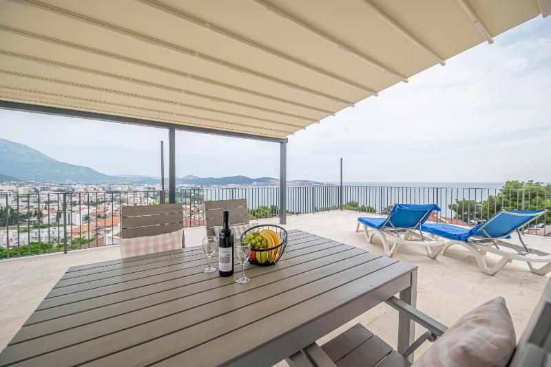 Apartment with Sea View image 1