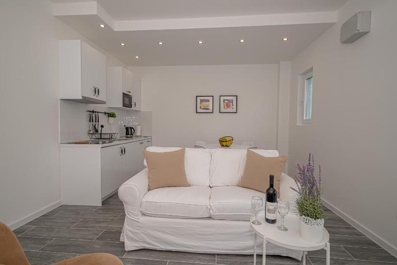 Deluxe Double Room with Balcony and Sea View image 1