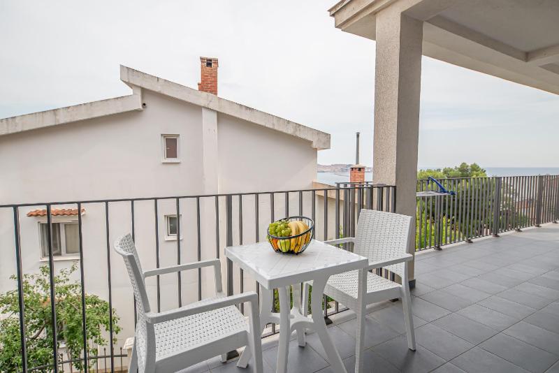 Deluxe Double Room with Balcony and Sea View image 2