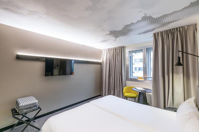 Renovated Standard Twin Room image 4
