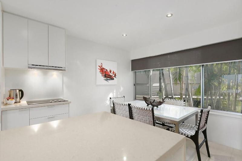 Ocean Terraces Split Level Apartment At The Beach - image 3