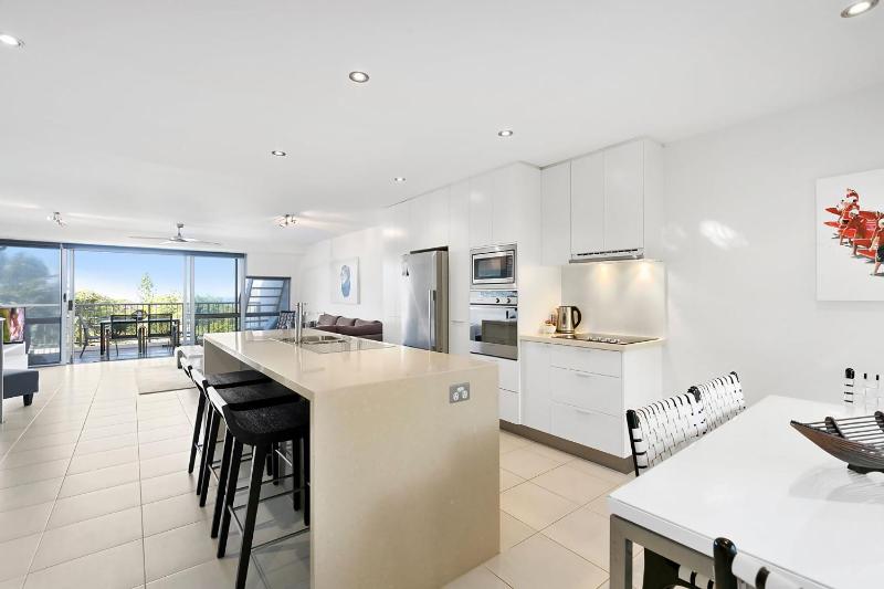 Ocean Terraces Split Level Apartment At The Beach - image 4