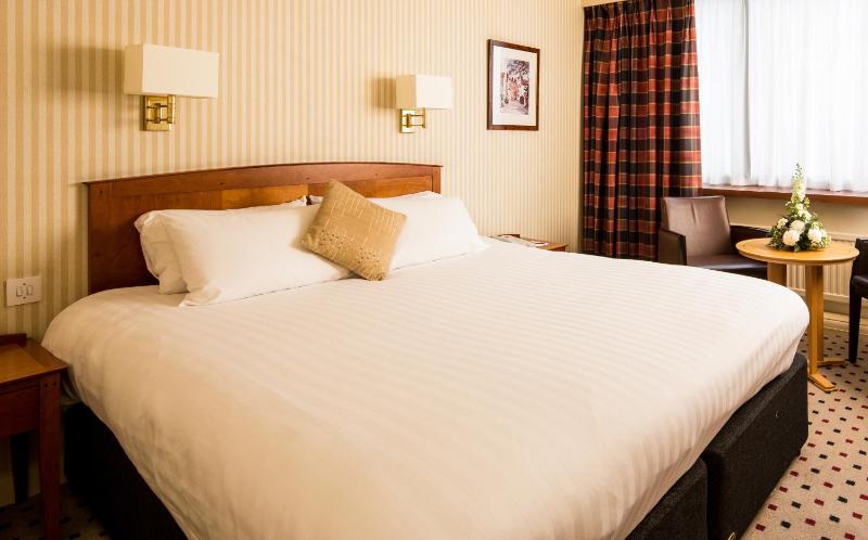 Classic Double Room image 3