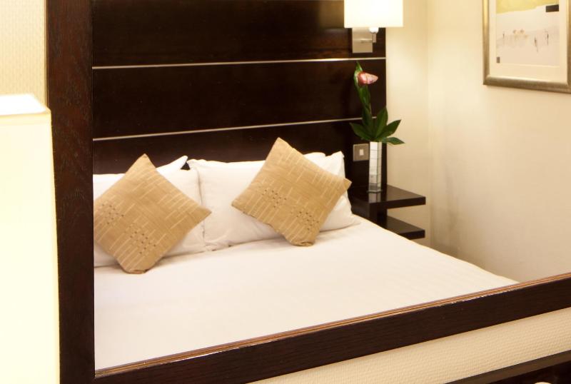 Classic Double Room image 3