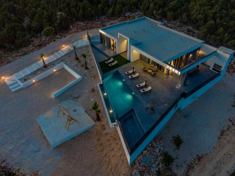 Villa Porta Novalja - image 1