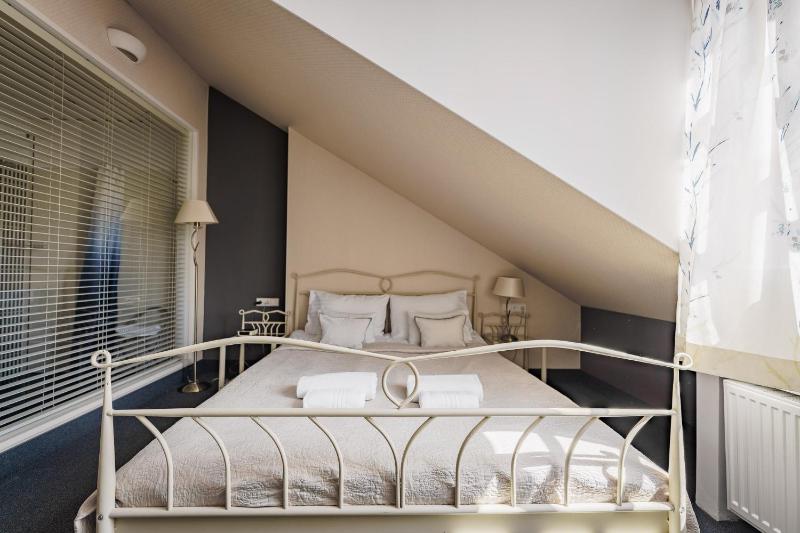Single Room image 3