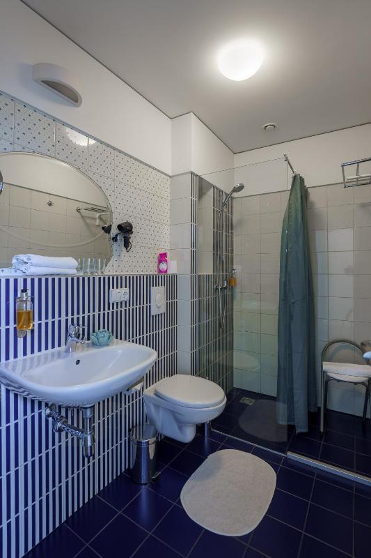 Single Room image 2