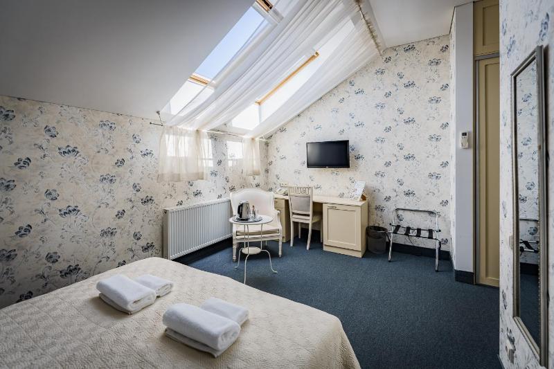 Double Room image 4