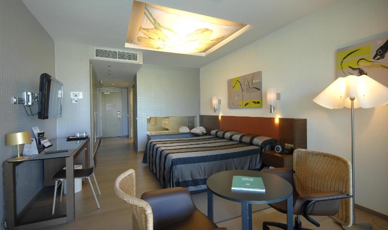 Double Room with Extra Bed image 2