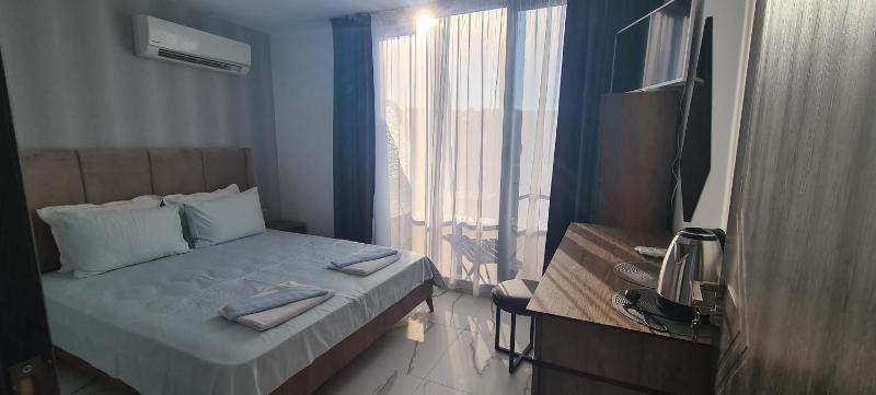 Double Room image 1