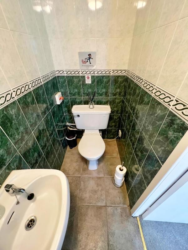 Large Double Room image 1