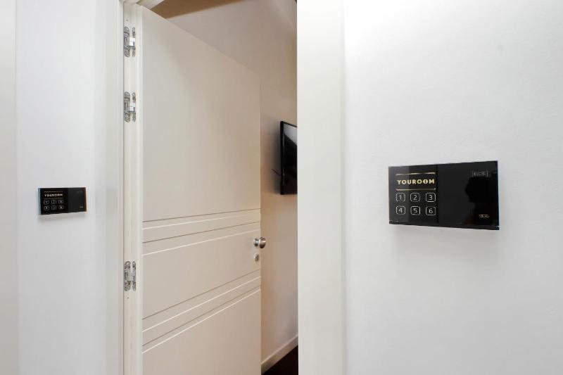 Double Room image 1