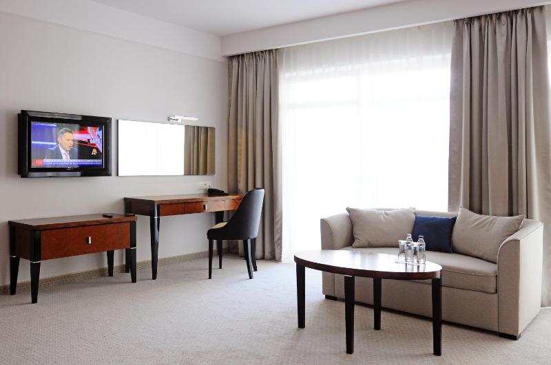 Family Room image 4