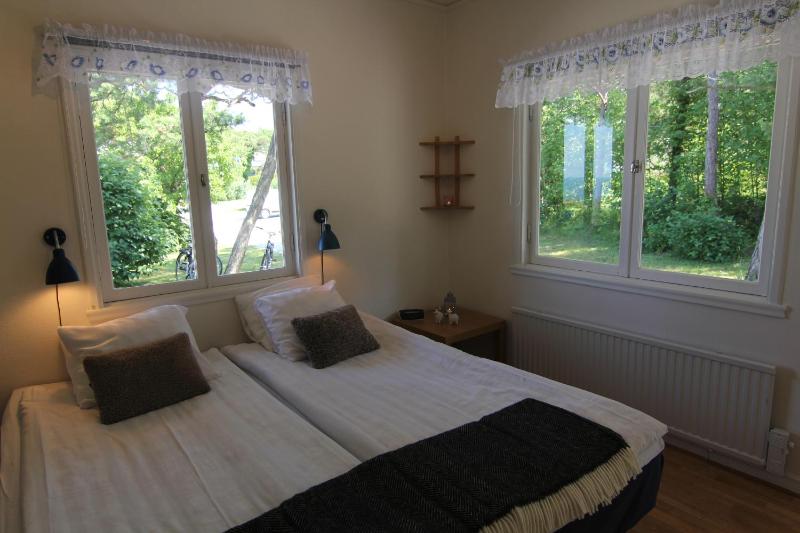 Twin Room image 3