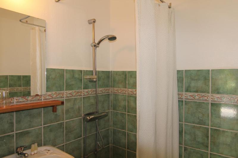 Twin Room image 4