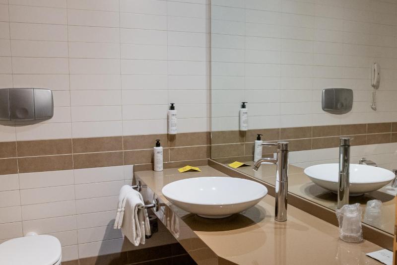 Double or Twin Room image 2