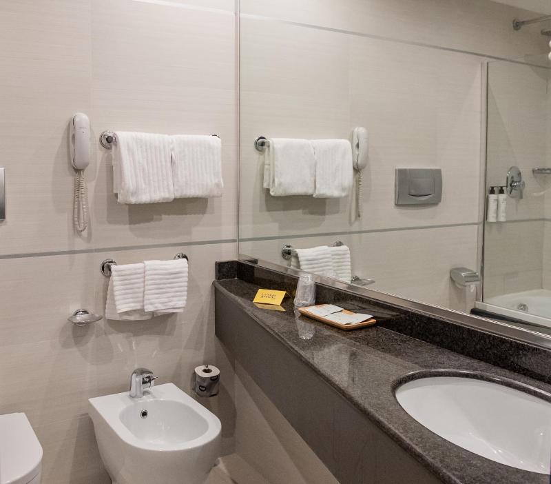 Superior Triple Room image 2